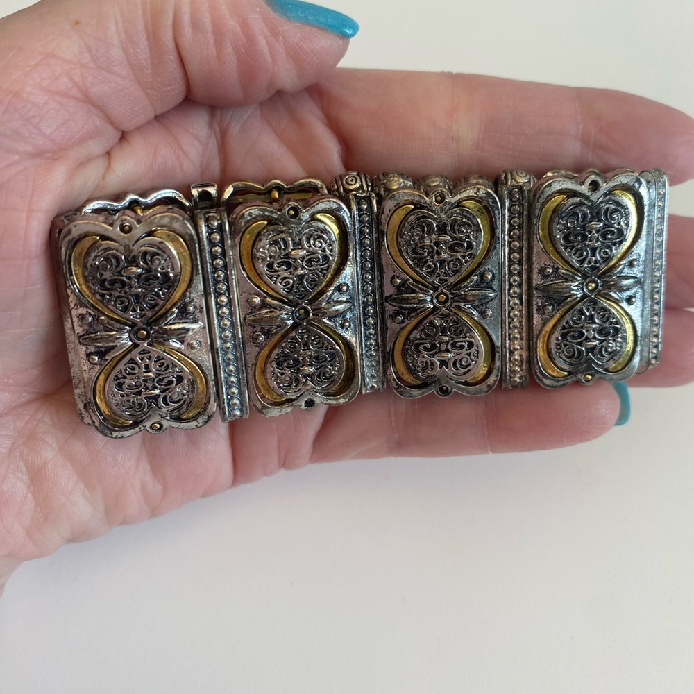 Super cute vintage gold and silver tone bracelet